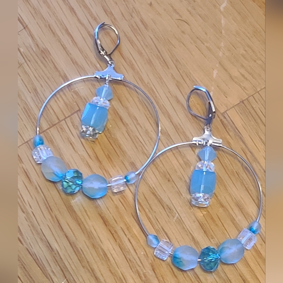 Gorgeous Handcrafted Earrings - Picture 8 of 9